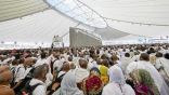 الحجاج يستقبلون أول أيام التشريق برمي الجمرة الصغرى
