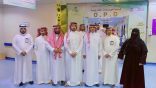 مدير تعليم الطائف يطمئن على صحة الطلاب المنومين في مستشفى الأطفال . 