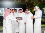استمراراً لمشاريع تشجير الأحياء السكنية.. “الرياض الخضراء” يصل حي الغدير   