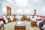 نائب أمير الشرقية يقدم التعازي لعائلة القحطاني 