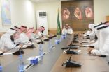 محافظ محايل يرأس اجتماع الجمعيات الخيرية ويشيد بما تقوم به من جهود