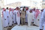 محافظ محايل يؤدي الصلاة على شهيد الواجب (الهلالي) وينقل تعازي القيادة لذويه