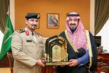 نائب أمير تبوك يستقبل قائد قوة أمن المنشآت بالمنطقة 