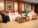 نائب أمير جازان يستقبل رئيس نادي جازان الأدبي..