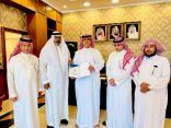 محافظ بيشة يُدشن تطبيق “منارات” ويطلّع على تقارير جمعيةالعناية بالمساجد 