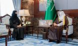سمو الأمير سعود بن طلال يستقبل مديرة مؤسسة رعاية الفتيات بالأحساء 