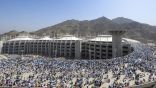 الحجاج يستقرون في “منى” في أول أيام التشريق لرمي الجمرات