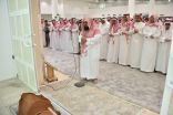 *وكيل وزارة الداخلية يؤدي صلاة الميت على محافظ الجبيل السابق*