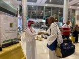 توزيع اكثر من ٢٥ ألف نسخة من هدية خادم الحرمين الشريفين لضيوف الرحمن المغادرين عبر المنافذ الجوية بالمدينة المنورة