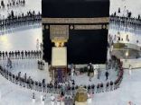 نيابة عن خادم الحرمين .. نائب أمير مكة يتشرف بغسل الكعبة المشرفة