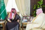 سمو نائب أمير منطقة عسير الأمير خالد بن سطام يلتقي في مكتبه بديوان الإمارة، مدير عام فرع وزارة الشؤون الإسلامية والدعوة والإرشاد بالمنطقة، الشيخ أحمد بن عبدالله الخيري، 