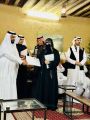 صاحب قرية الطوف التراثية بمحافظة بالقرن يكرم ويشكر الإعلامية مشريه   الشريف 