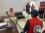 محافظ خميس مشيط يتفقد مركز إسعاف هيئة الهلال الأحمر السعودي بالمحافظة 
