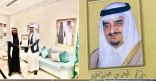 الكاتب والإعلامي خالد بن فاروق السقا يقدم كتاب ( ليس مجرد ملك ) لسمو الأمير أحمد بن بندر بن أحمد السديري