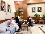 محافظ القطيف يلتقي بشرى السويكت بمناسبة تكليفها مديرًا لمكتب الضمان الاجتماعي