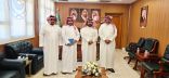 *محافظ محايل يلتقي رئيس صالون السَّحَر الثقافي*