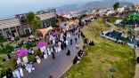 الألعاب النارية تزين سماء الباحة وحضور قياسي بأكثر من 100 ألف زائر بمنتزه الأمير حسام
