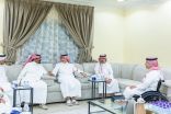 وكيل إمارة المنطقة الشرقية يعزي العبيد في وفاة والدته