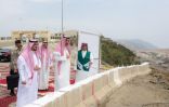 سمو أمير منطقة الباحة يتفقد مشروع الطريق الدائري والذي تتجاوز تكلفته 134 مليون ريال .