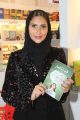 أمل توقع “هم باختصار” في “كتاب جدة” .