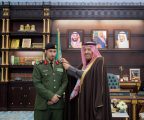 سمو أمير الباحة يقلّد مدير السجون بالمنطقة رتبته الجديدة .
