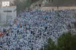 حجاج بيت الله الحرام ينفرون من عرفات إلى مزدلفة