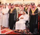 أمير منطقة جازان يقدّم واجب العزاء في وكيل محافظة جزر فرسان محمد النعمي