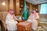 *أمير جازان يطّلع على التقرير السنوي للبريد السعودي لعام 2025*