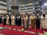 وزير الشؤون الإسلامية أكد أمام 100 ألف من المصلين بجامع الاستقلال أن “الإسلام دين رحمة وعدل وتسامح ويجب علينا جميعًا أن نعتز به ونحكمه بجميع شؤوننا”