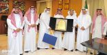 مدير تعليم جدة يكرّم مدير النموذجية الثالثة غرمان العمري