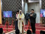 وزير الشؤون الإسلامية أكد أمام 100 ألف من المصلين بجامع الاستقلال أن “الإسلام دين رحمة وعدل وتسامح ويجب علينا جميعًا أن نعتز به ونحكمه بجميع شؤوننا”