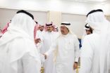 بناءً على توجيه سمو أمير المنطقة.. أمين عسير يجتمع بالأهالي بمقر بلدية المحافظة