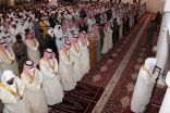 سمو محافظ الأحساء يؤدي صلاة عيد الفطر المبارك مع جموع المصلين