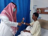 مدير مستشفى جازان العام يعايد المرضى المنومين بالمستشفى