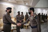 الفريق العمرو يعايد منسوبي الدفاع المدني وينقل تهاني سمو وزير الداخلية ..