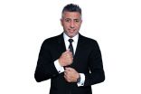 عمر العبداللات يبكي عائلة طلال مداح والجمهور بأداء أغنية “قولوا للغالي” في حفل ليلة تكريم صوت الأرض