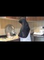 عم الطفلين اللذين تعرضا للطعن على يد عاملة فلبينية يكشف تفاصيل مؤلمة عن الواقعة .