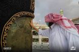 الرئيس العام لشؤون الحرمين يشارك في تطييب الكعبة المشرفة والحجر الأسود