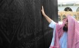 صور.. “السديس” و”الشثري” و”الدوسري” يشاركون في تطييب الكعبة المشرفة والحجر الأسود