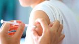 “الصحة” ترد على ما يشاع حول إمكانية انتقال العدوى عبر تطعيم الإنفلونزا