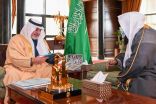  أمير تبوك يطلع على منجزات هيئة الأمر بالمعروف بالمنطقة