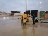 نزح أطنان من مياه الأمطار المتجمعة في أحياء مدينة السيح