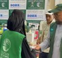 مركز الملك سلمان للإغاثة يُسلم أدوات المهنة لـ 50 فتاة بمحافظة سقطرى