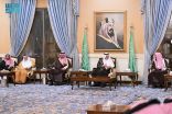 أمير تبوك يستعرض الجهود والإمكانيات التي سخرتها القيادة الرشيدة لخدمة ضيوف الرحمن