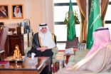 سمو أمير منطقة تبوك يستقبل مدير فرع وزارة الموارد البشرية والتنمية الاجتماعية بالمنطقة