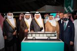 أمير منطقة مكة المكرمة يدشن نموذج حافلات النقل العام بالعاصمة المقدسة
