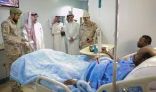 #فيديو :  الأمير#تركي_بن_طلال يزور المرضى المنومين في مستشفى أحد رفيدة، ويشارك منسوبي المستشفى وجبة الإفطار الرمضاني.