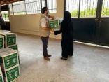 مركز الملك سلمان للإغاثة يوزع أكثر من 53 طنًا من السلال الغذائية للأسر الأكثر احتياجًا في حضرموت