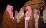 سمو ولي العهد يصل المدينة المنورة وفي مقدمة مستقبليه سمو أمير منطقة المدينة المنورة وسمو نائبه