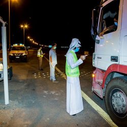 آداء صلاة العشاء والتراويح ليلة 27 في المسجد الحرام